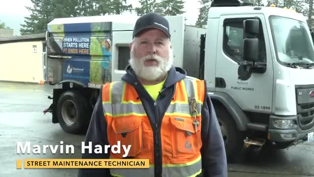 Redmond urges residents to clear leaves as crews deploy sweepers and LeafVac