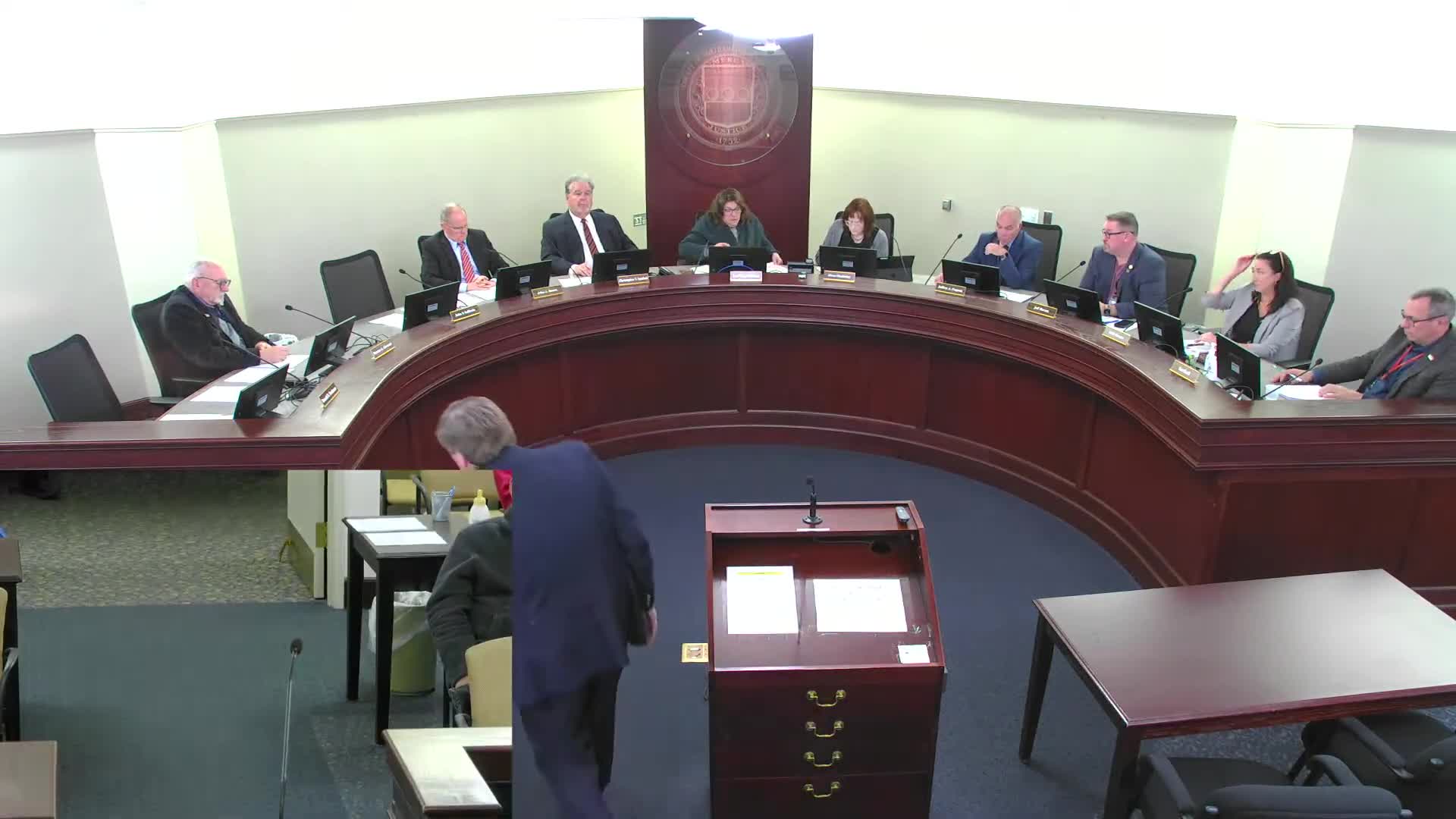 Council debates proposed 10% fund-balance ordinance and records roll-call votes