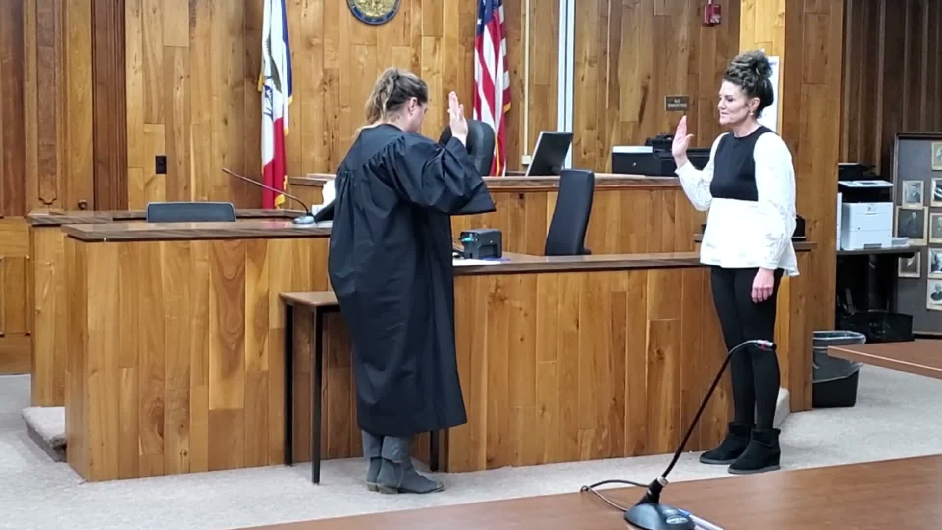 Madison County officials recite oaths, Jason Barnes sworn as county sheriff