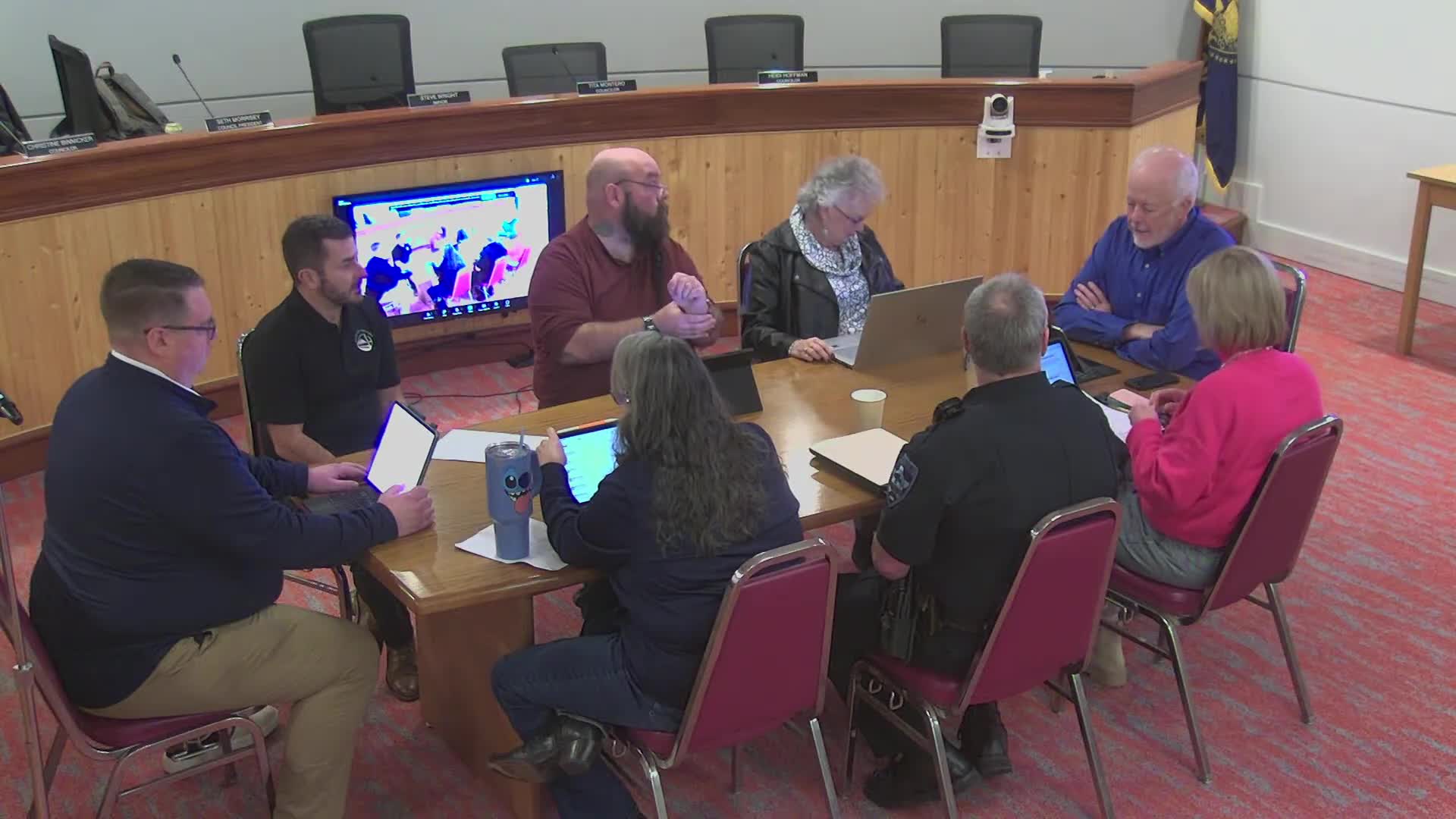 Seaside staff to post factual guidance after recent ICE activity; council split on issuing a formal statement