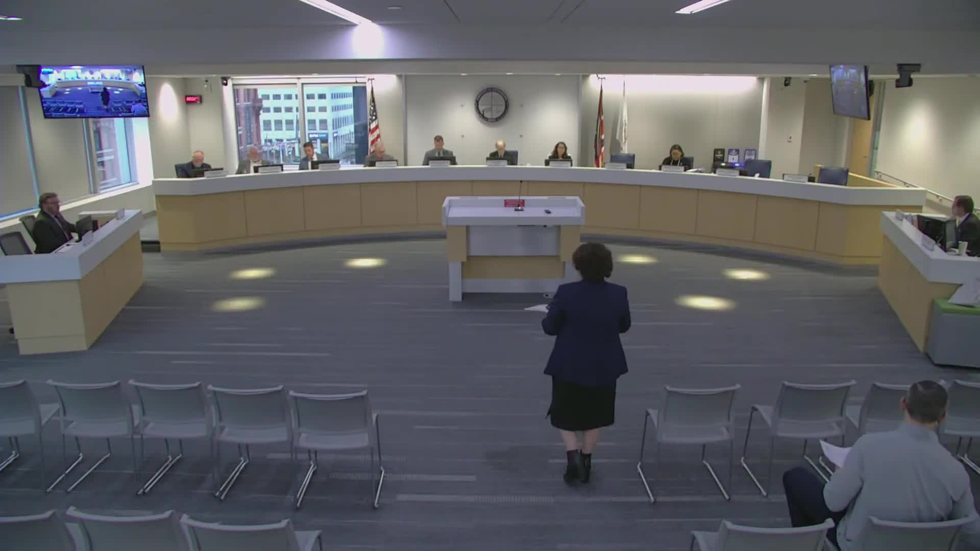 Committee accepts substitute and refers amendment to extend Alliant insurance contract