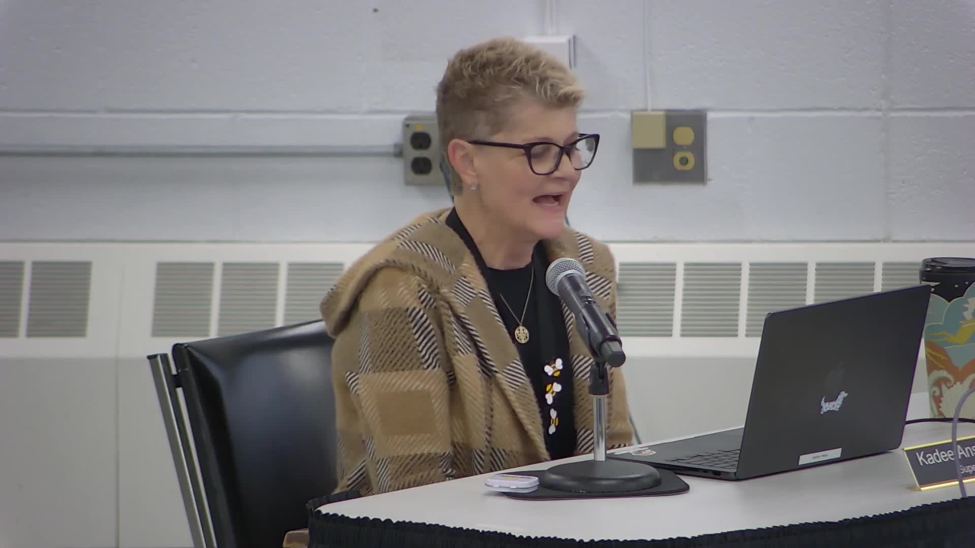 Perrysburg board recognizes athletes, volunteers and retirees; resident praises school staff