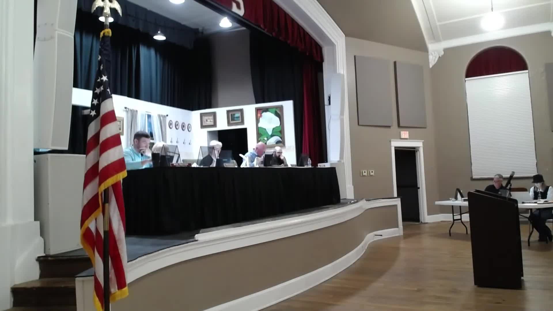 Seymour council advances no‑smoking ordinance language, allows off‑main‑entrance smoking patios