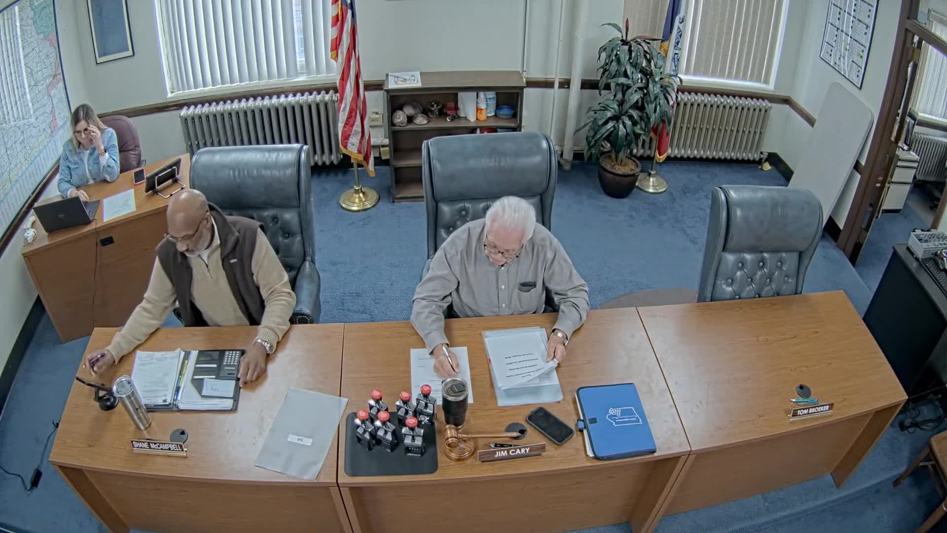 Des Moines County supervisors approve routine hires, agreements and parking-lot use