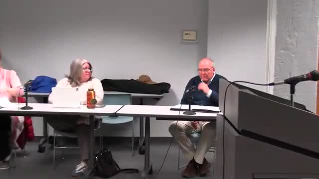 Planning commission debates tiny-home ordinance, directs staff to study R3 and MU‑1 districts