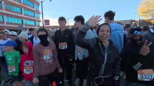 Participants tout community and charity at Gobble Jog in Marietta Square