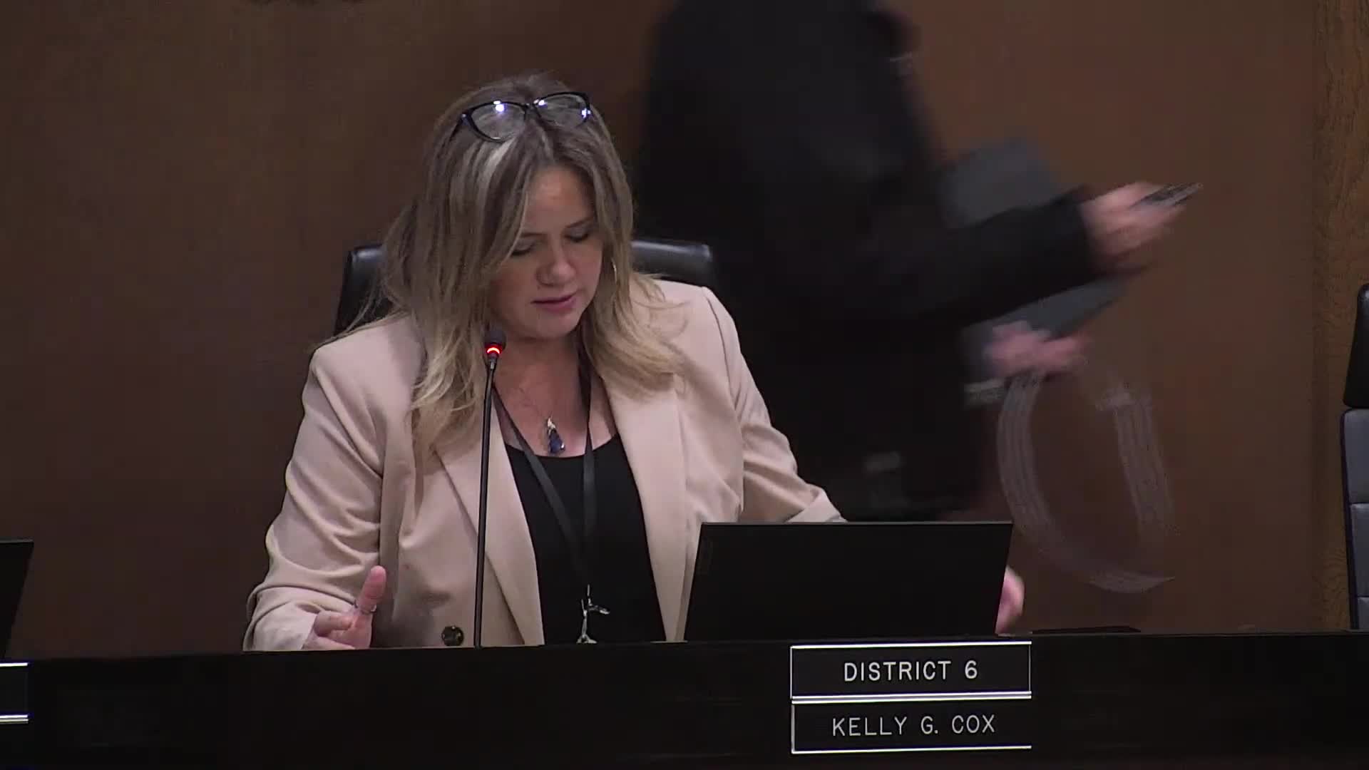 Santa Clara council convenes closed session on labor negotiations; votes to excuse mayor