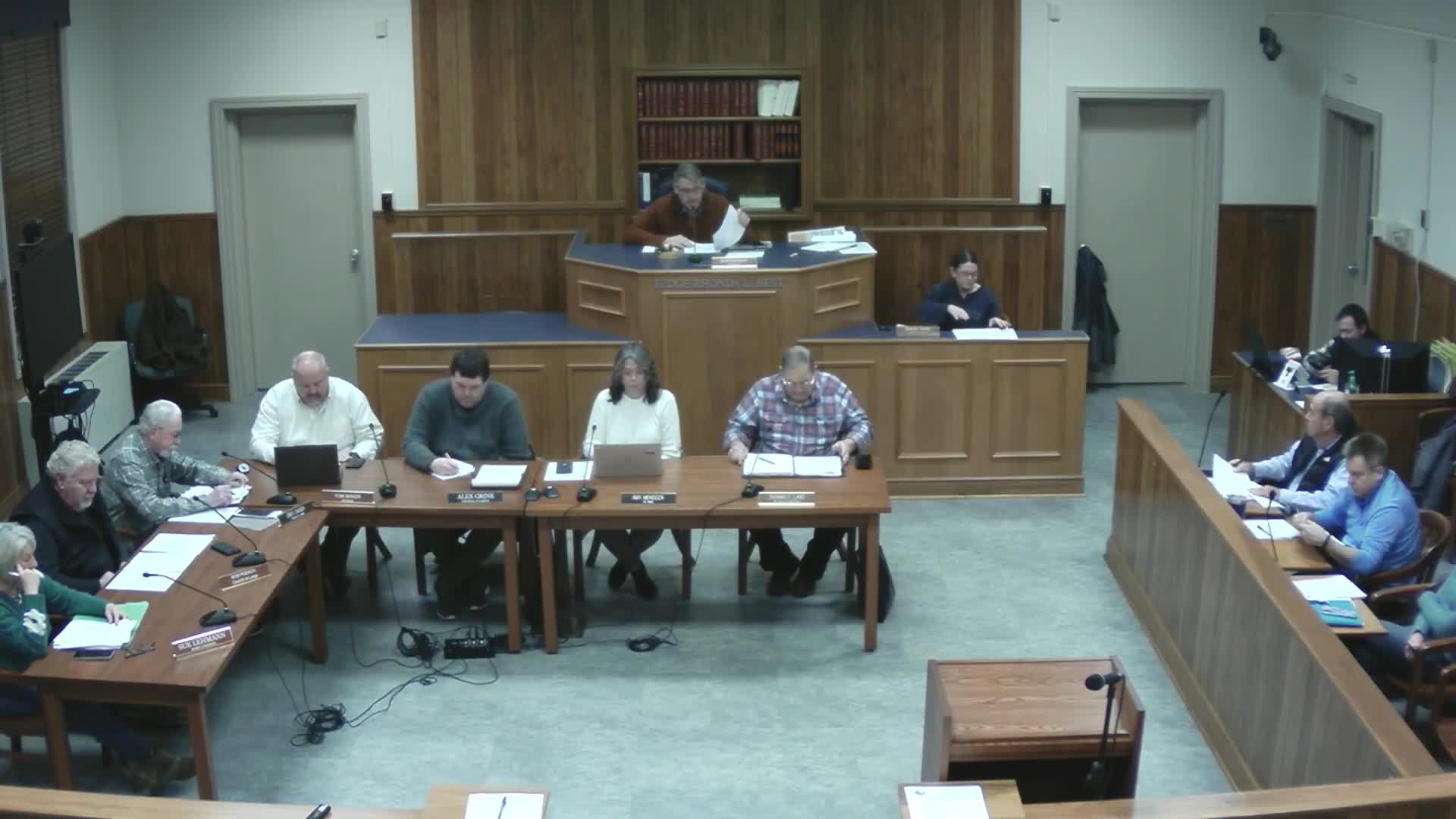 Fostoria council fast-tracks emergency financial, service and budget measures; multiple ordinances pass