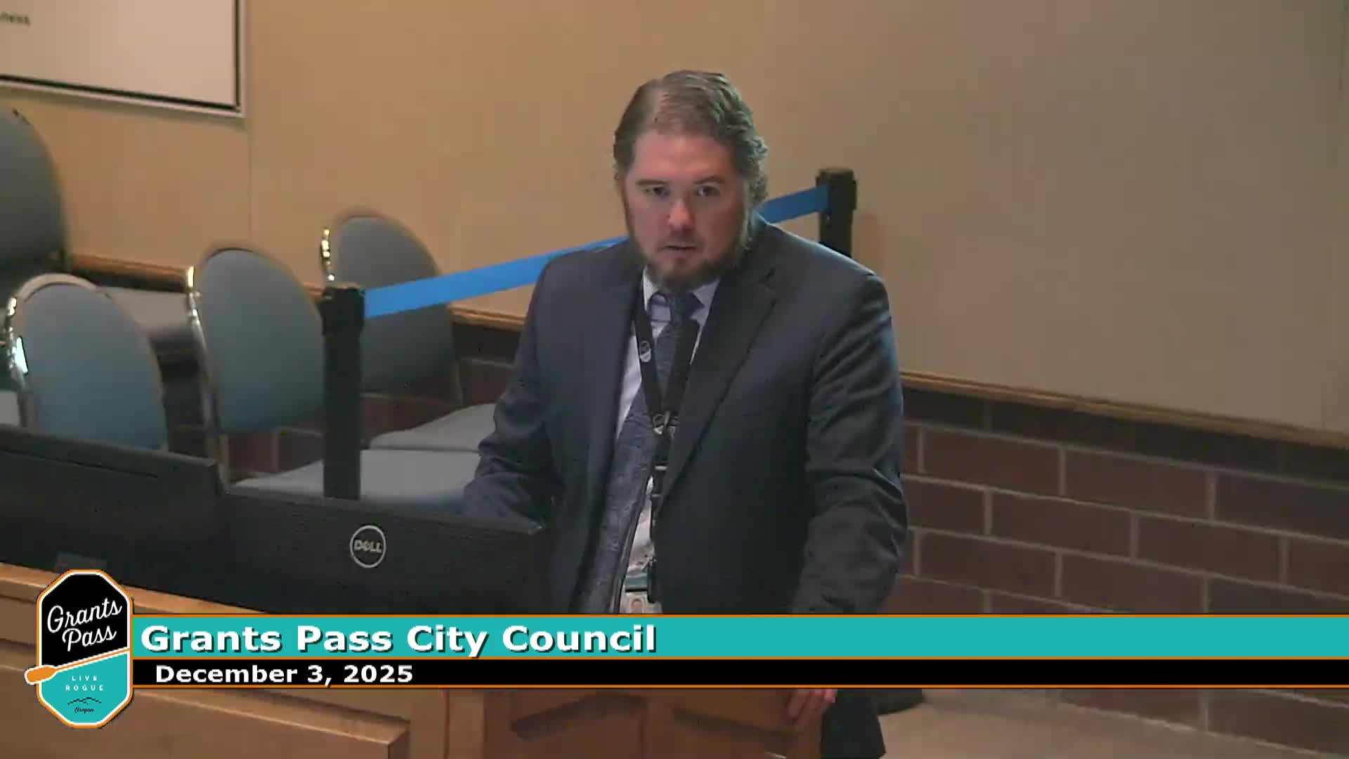 Council approves property purchase for Oak Street realignment, defers fee-schedule vote and completes appointments