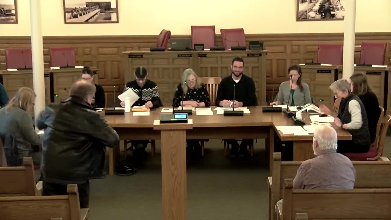 Board backs replacement of century-old garage doors at 118 Windsor Place after design debate