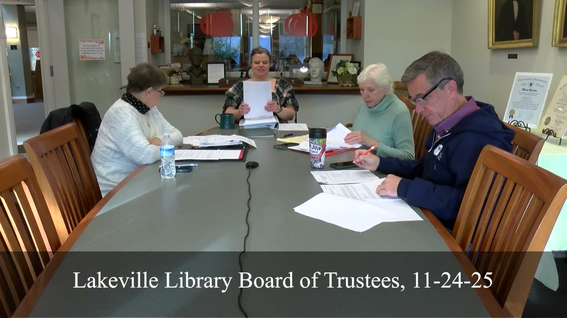 Lakeville Library shifts vendors after Baker & Taylor shutdown, seeks replacement computers through Mass Broadband program