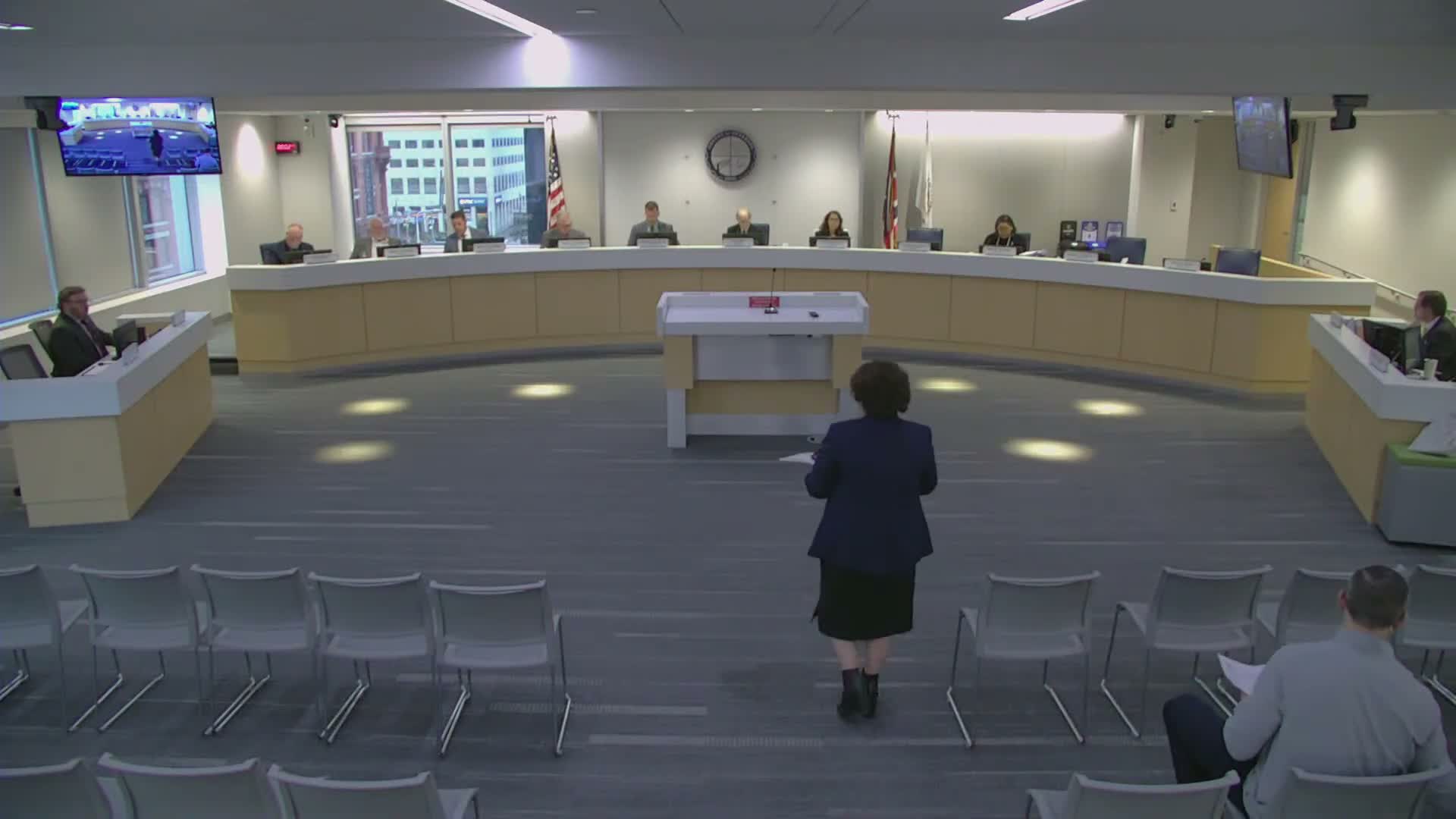 Committee accepts substitute to extend Alliant insurance contract; resolution referred to full council