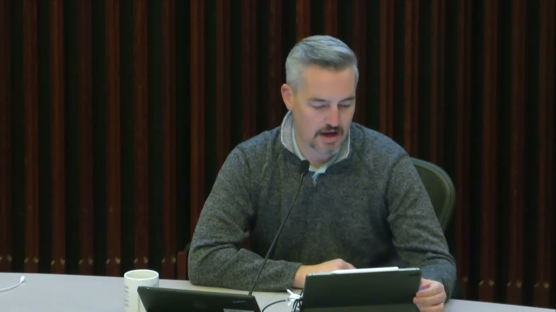 Santa Rosa commissions economist Robert Eiler; presentation projects modest national growth, flat local housing and jobs growth led by health care