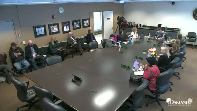 Committee recommends Oak County financial-disclosure policy to full board after amendment