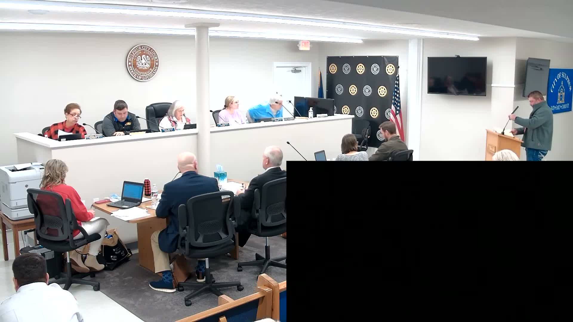 Residents press Sulphur council on contractor water use and lease payments; administration asks for formal records requests