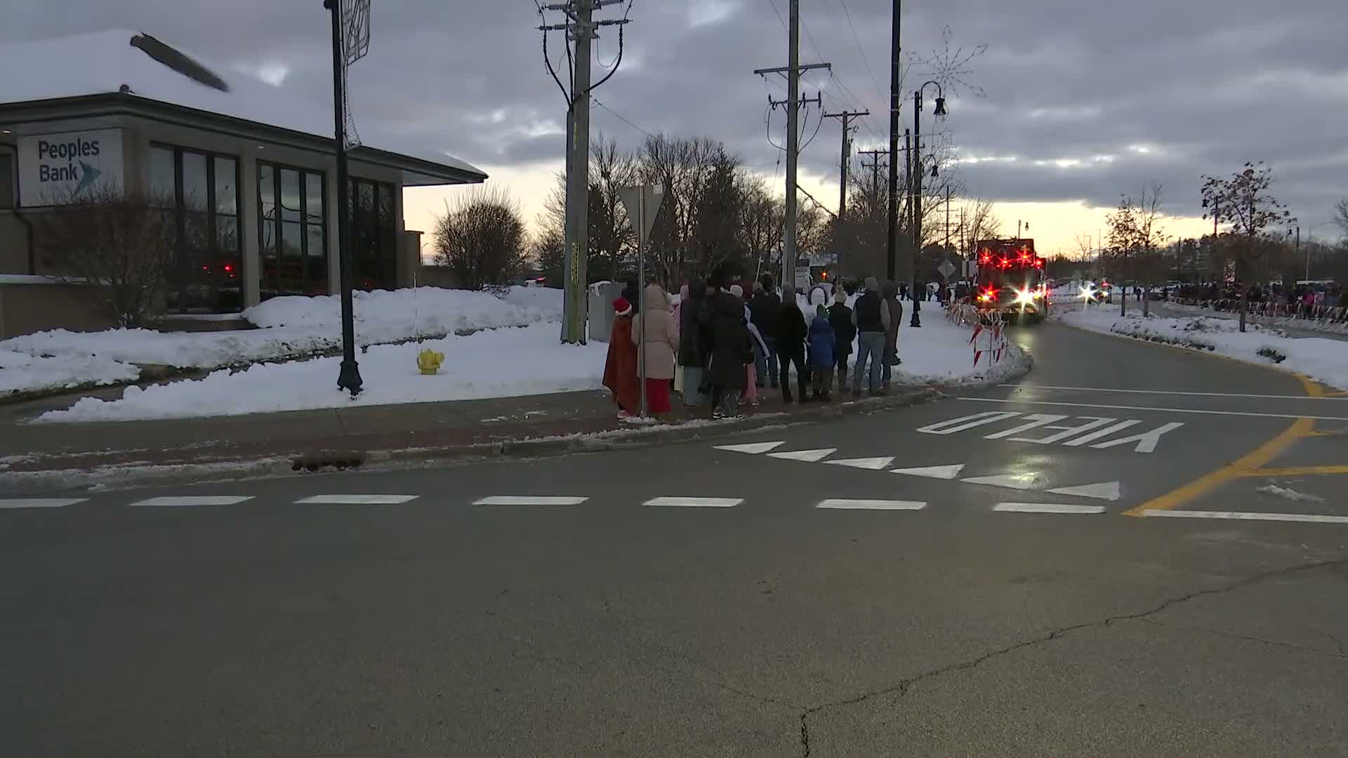 Orland Park stages 2025 Christmas Parade, debuts fireworks-and-drone tree lighting