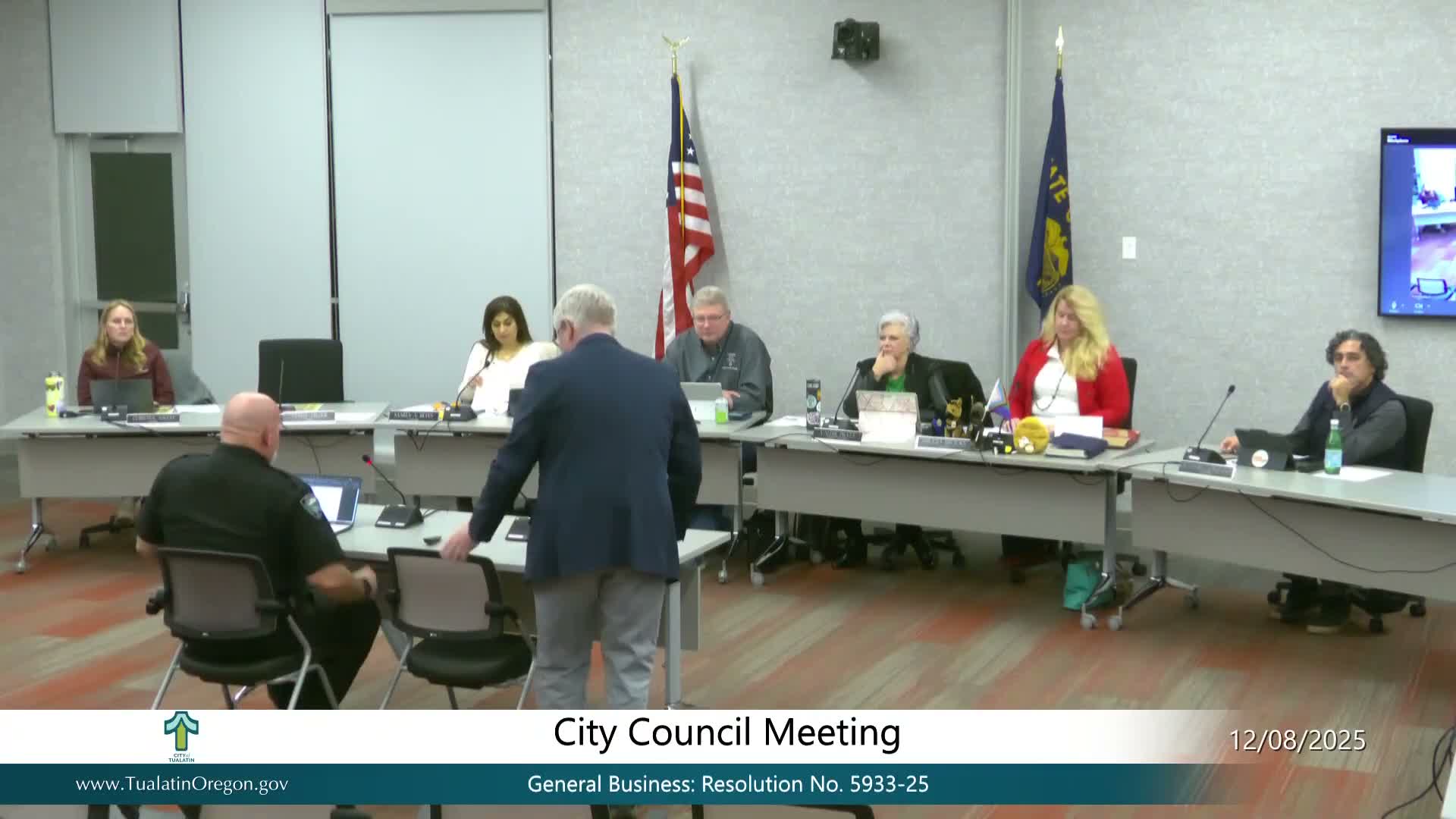 Tualatin council adopts overnight no‑parking ordinance for sections of Southwest Edel and 120th to curb RV/abandoned vehicle issues