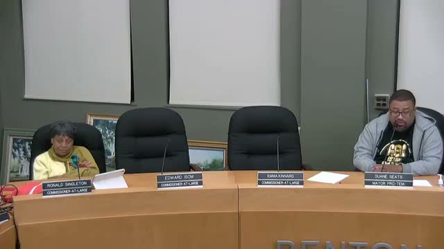 City manager outlines under‑lake fiber plan offering 1 Gbps to municipal buildings for seven years; commissioners press for environmental and lease details