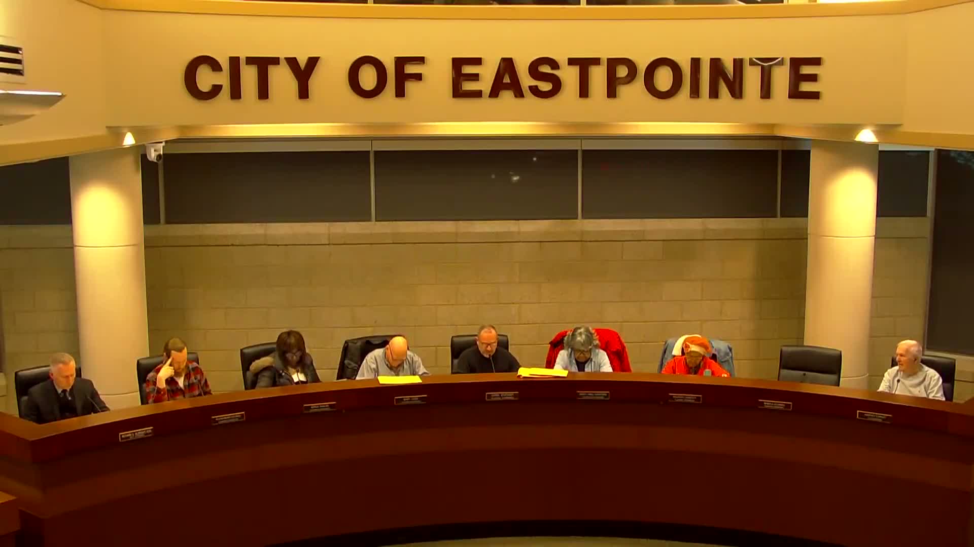 Planning commission approves used-car lot at 24700 Gratiot with conditions and waivers