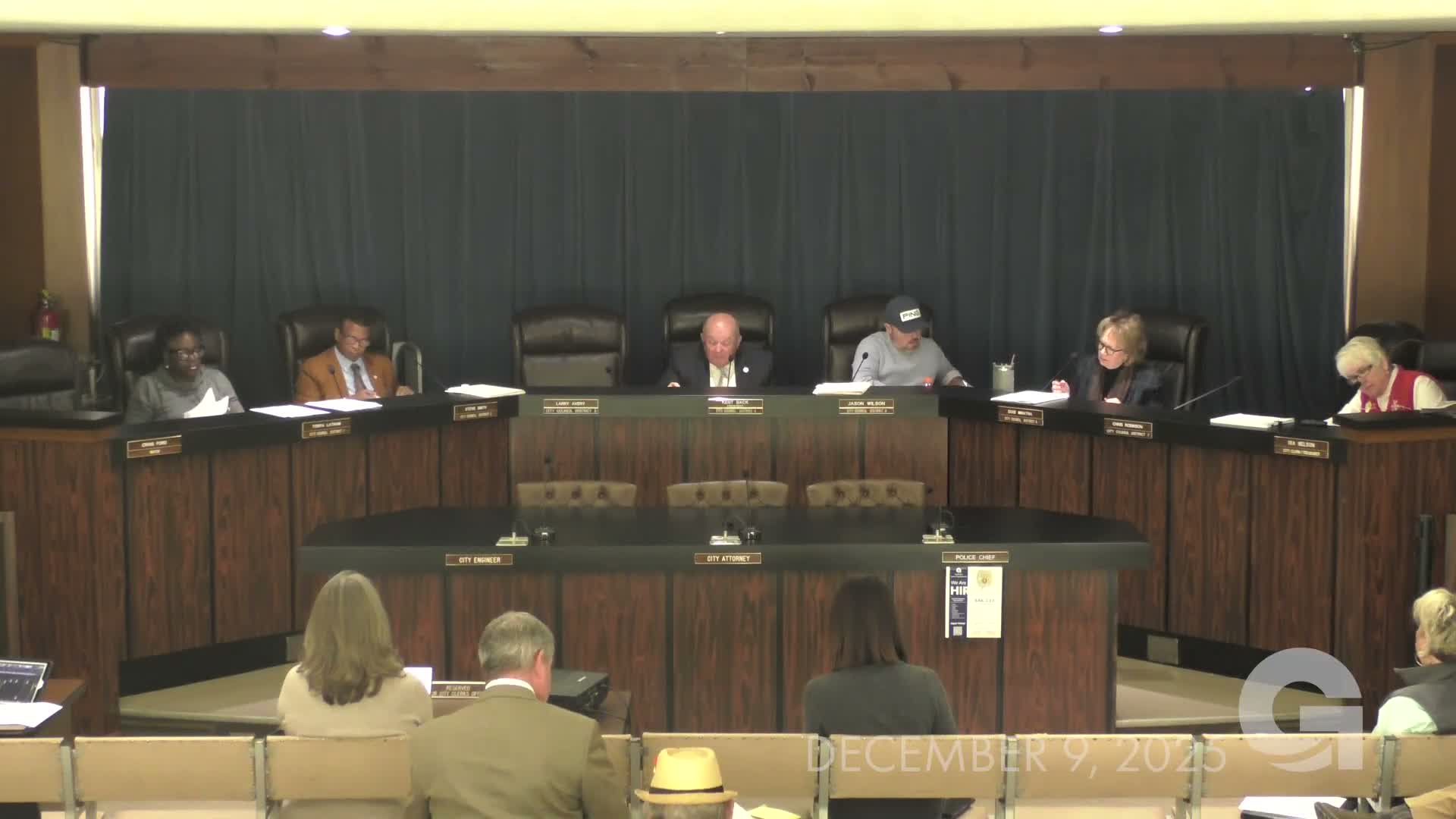 Gadsden Council Adopts Sidewalk Parking Ban, Sells Four Lots and Approves Contracts