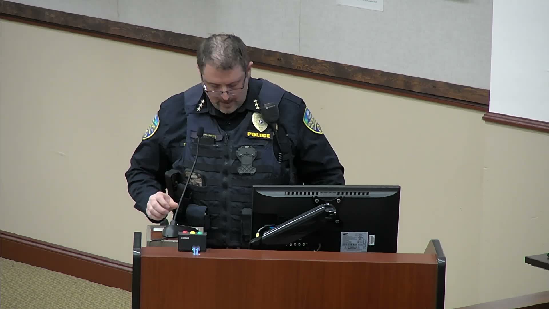 Council renews $30,000 social-worker contract with Anacortes Family Center; one abstention