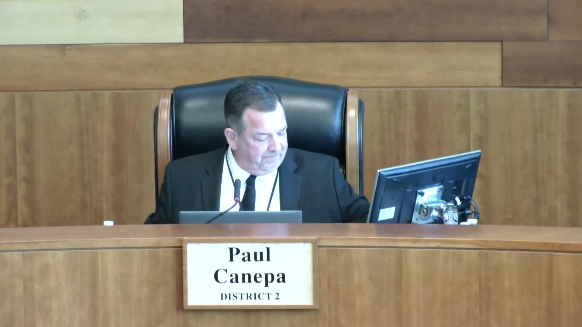 County reports $20.1M first‑quarter net savings, moves ERP set‑aside and flags HSA and hospital pressures