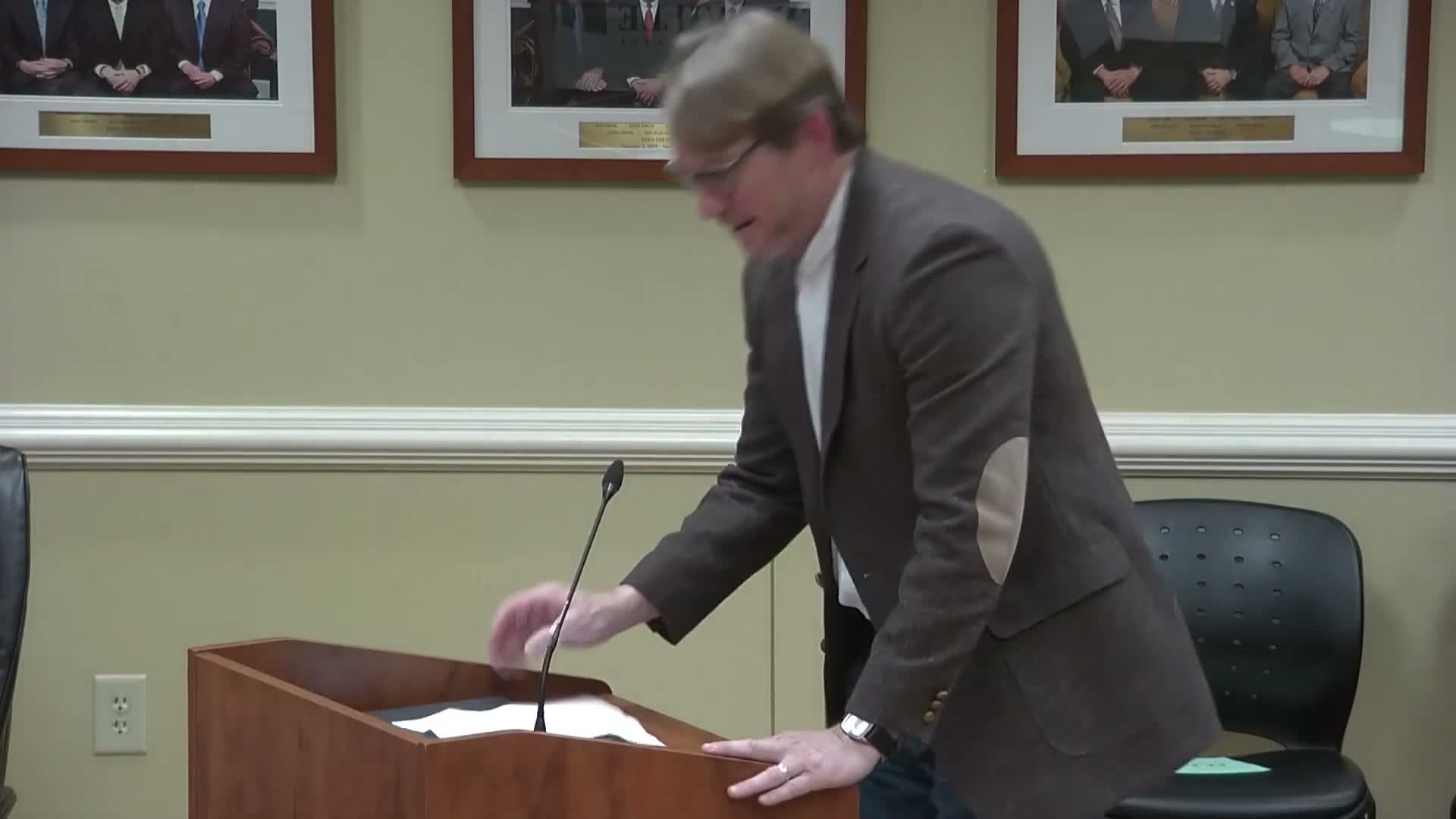 Resident urges Lewisville council to adopt resolution barring immigration-enforcement activity on town property