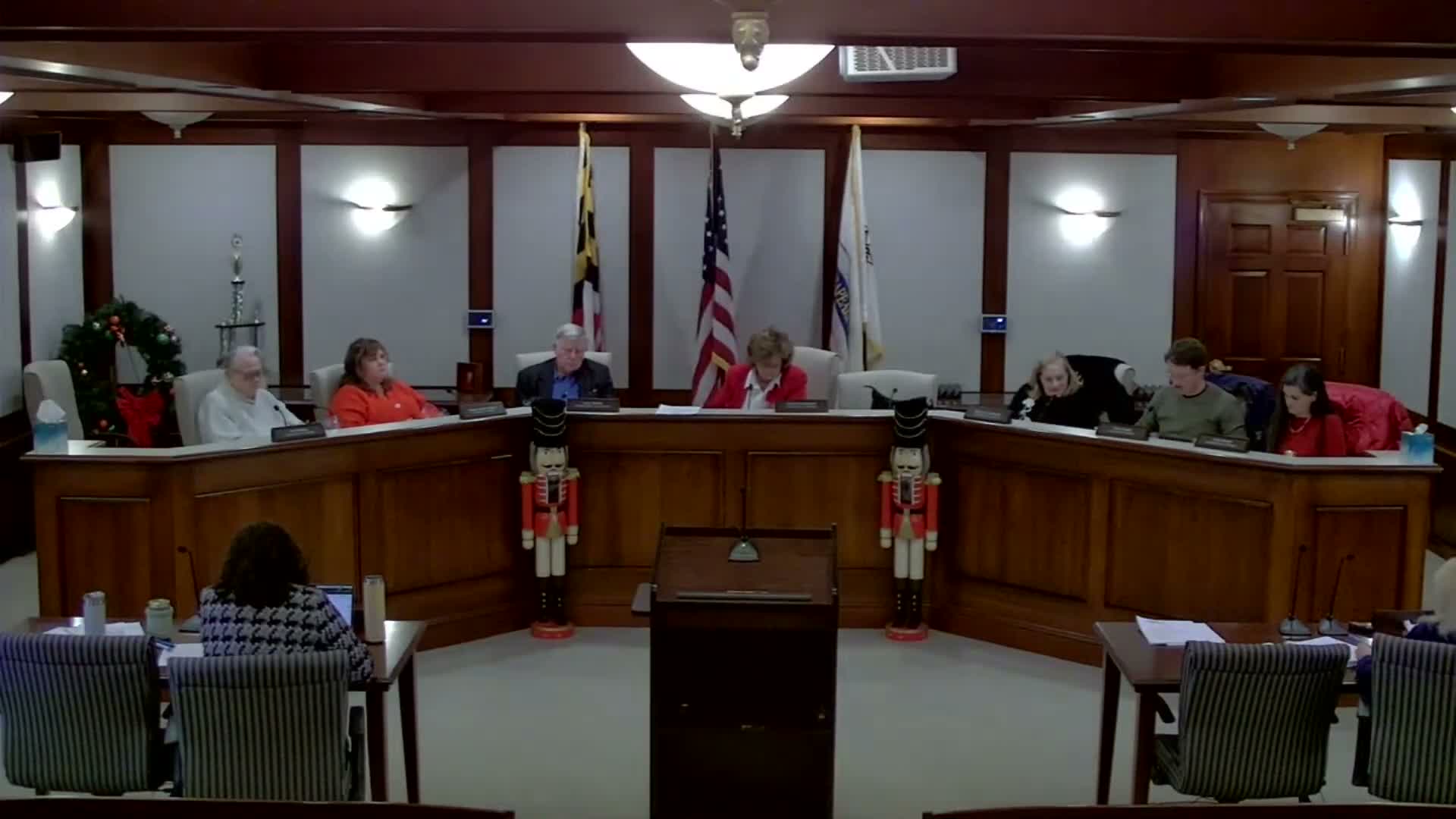 Planning panel moves to place fence rules in zoning code, narrows draft to storm-safety language