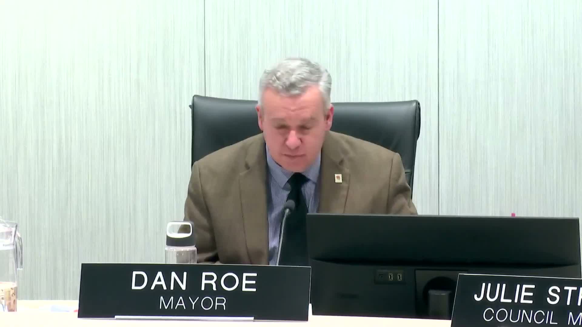 Roseville opens public hearing on proposed 2026 budget and tax levy; hearing continued to Dec. 8