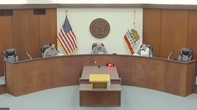 Commission debates Willows wayfinding sign look; staff to return with blended mockups