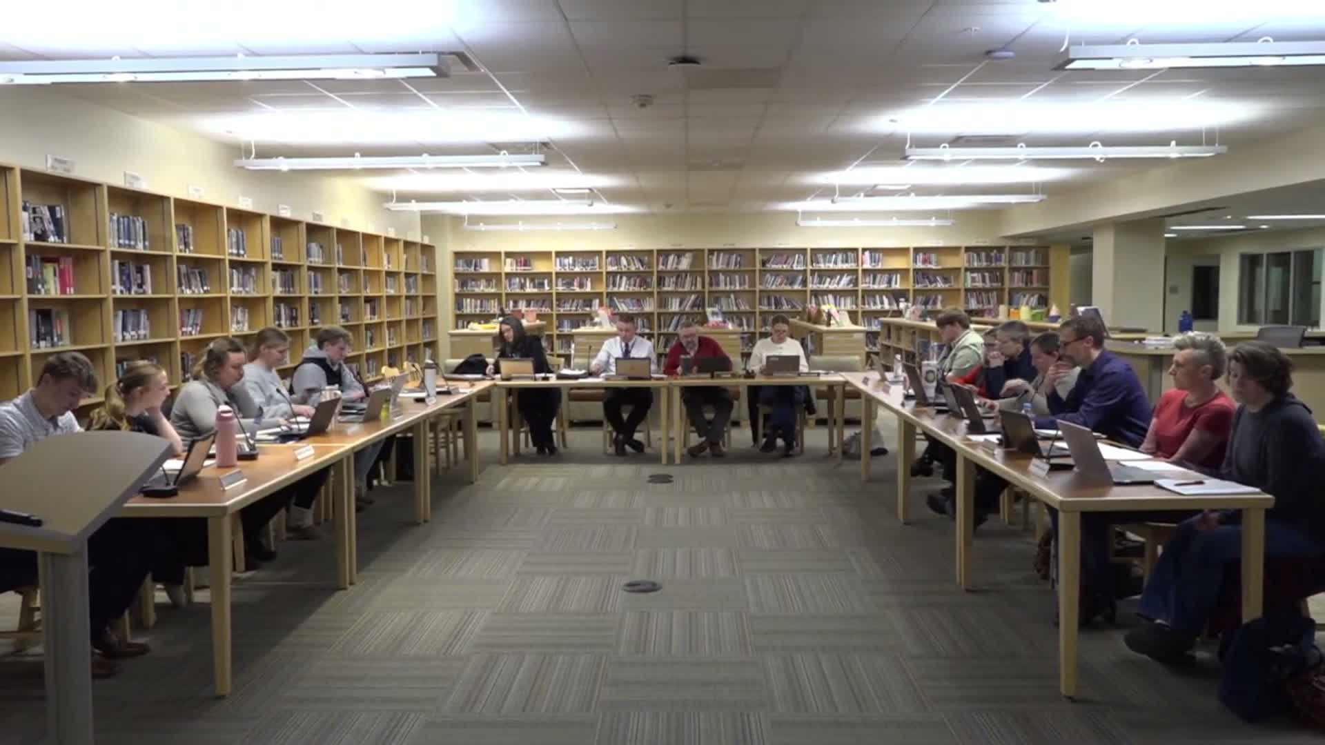 Superintendent reports declining enrollment, new programs and facility updates in RSU 22' annual update