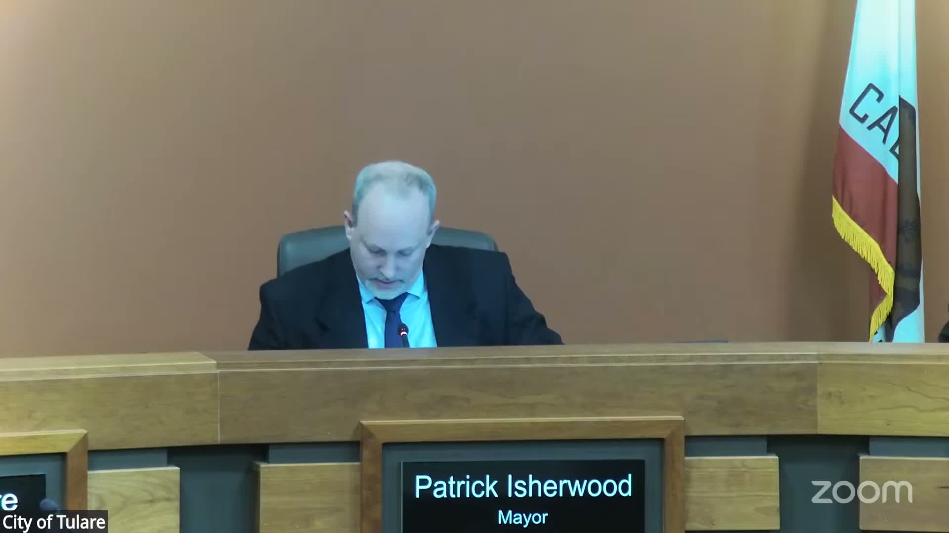 Tulare council extends amphitheater operator agreement, approves one‑time support to boost year two of concerts