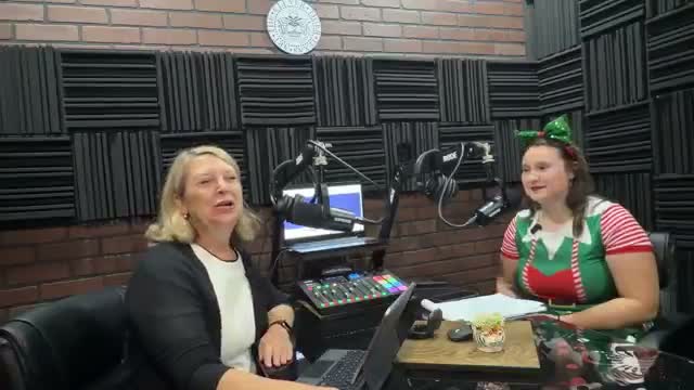 Elgin Parks and Recreation to host 'Winter Wonderland' photos with cowboy Santa Dec. 13; volunteers sought