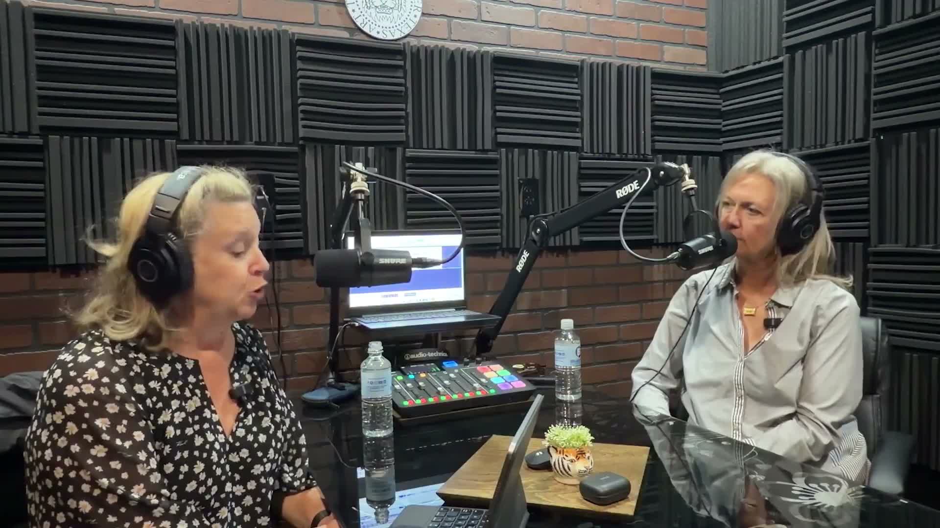 Elgin merchant urges shoppers to ‘shop small’ Saturday to boost downtown