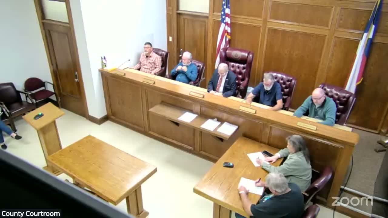 Van Zandt County court approves holiday lights on courthouse grounds, designates up to $17,000