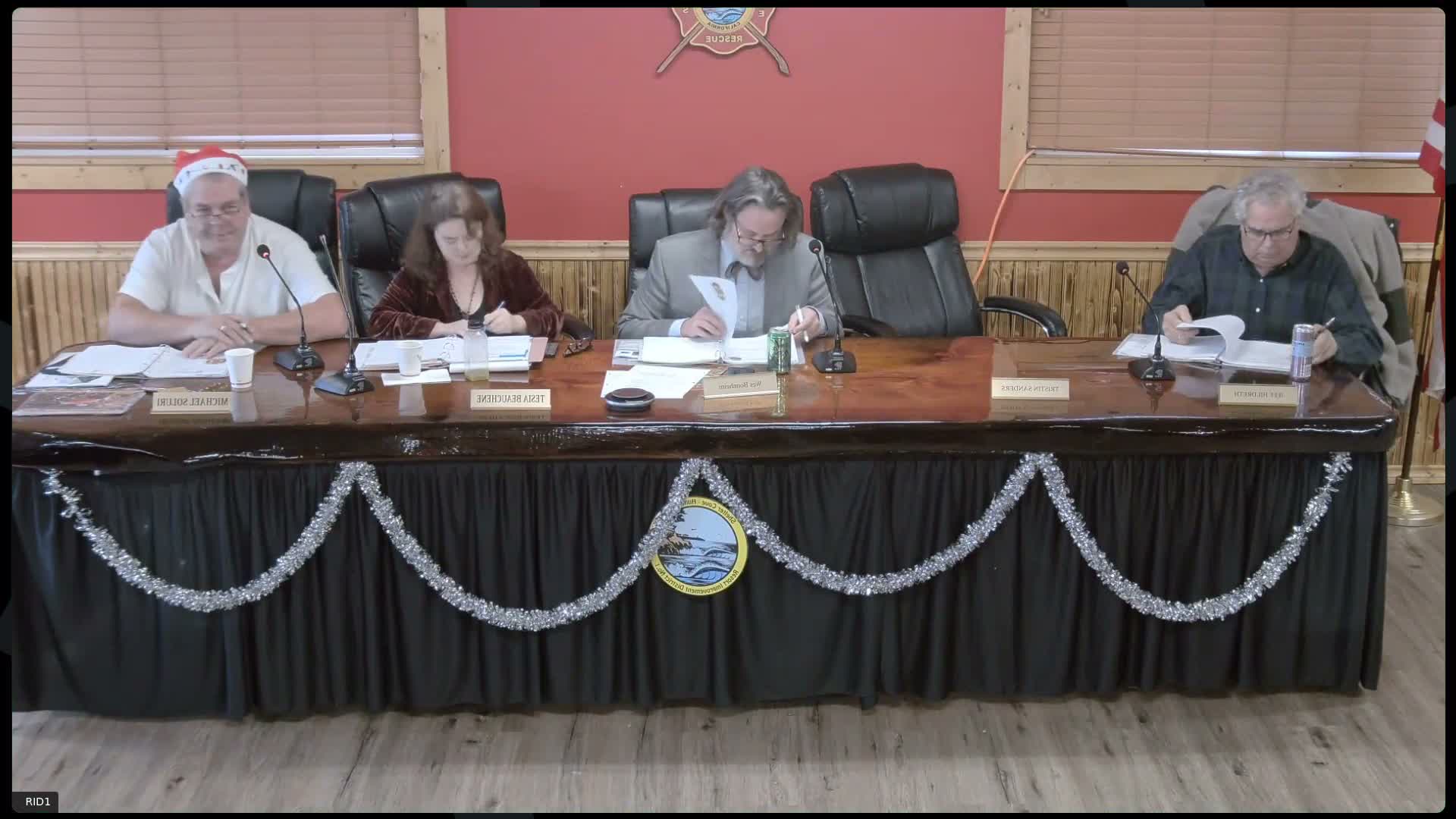 Board approves library‑affiliated 'Stone Soup' pantry to operate from community clubhouse