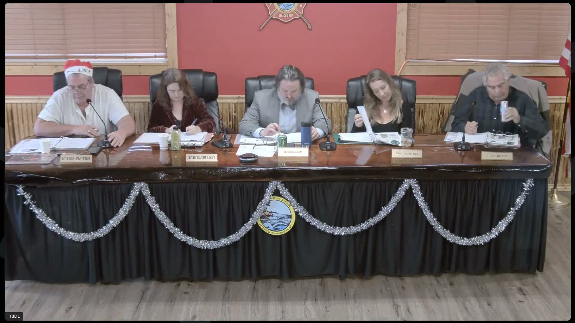 Shelter Cove board delays sports‑court construction after weeks of public pressure and legal concerns