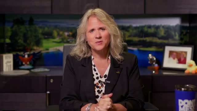 Mayor praises 'Forever a Royal' mural at Kent Meridian High School