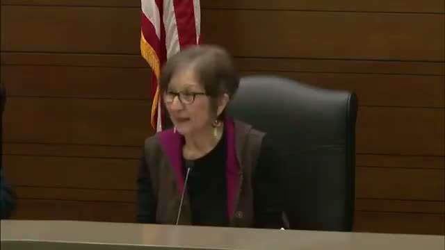 Residents praise Oak Park police and raise leaves, pickup and procurement questions during public comment