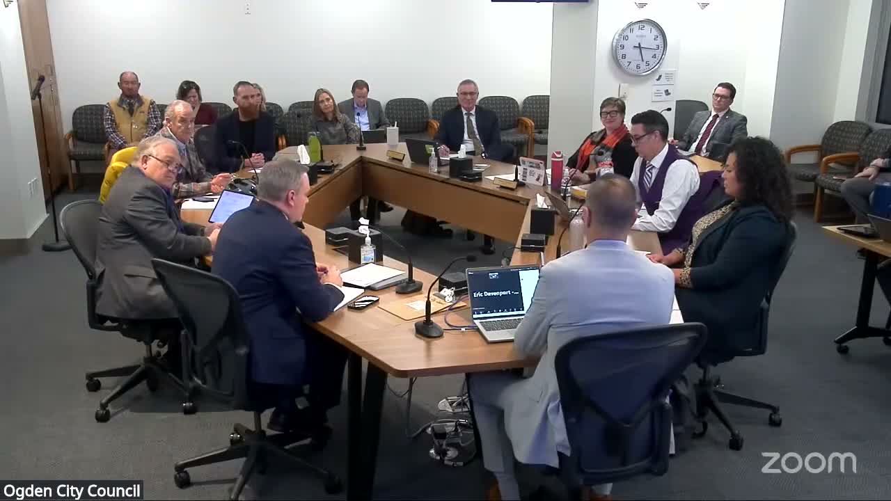 Mayor keeps Gibbs Loop routing around golf course, cites safety and split public input