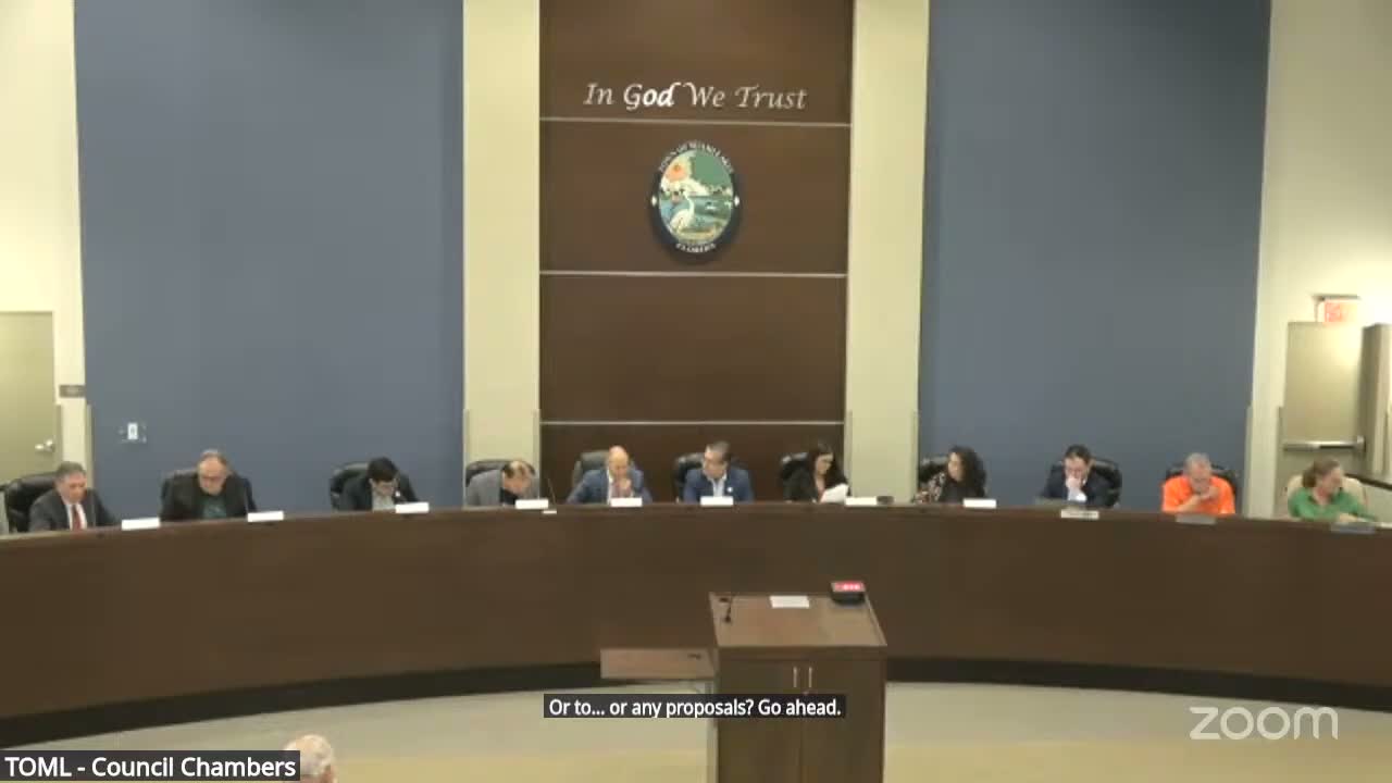 Commissioner proposes elected town manager; attorney says it resembles strong‑mayor model