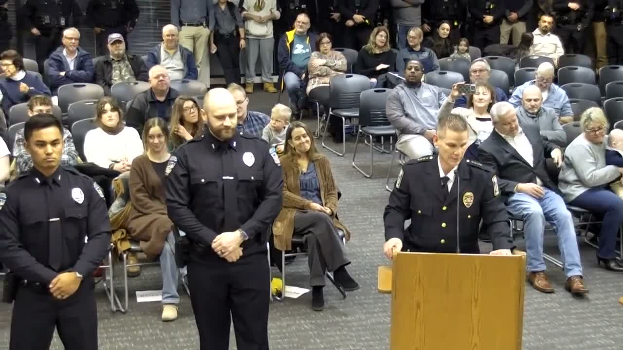 Glendale Heights honors officers with valor and lifesaving awards after frozen-pond rescue
