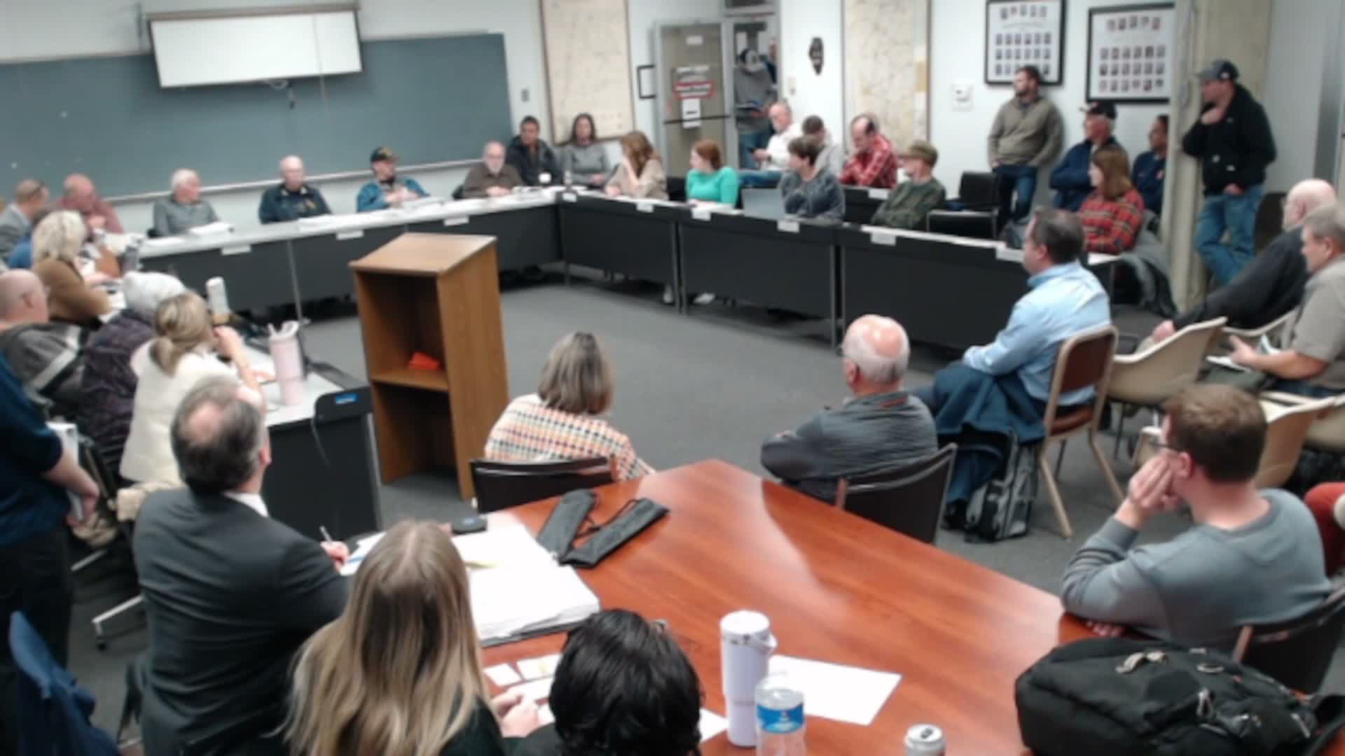 Iroquois County hearing on Ranger Power project draws sharp local debate over farmland, runoff and jobs