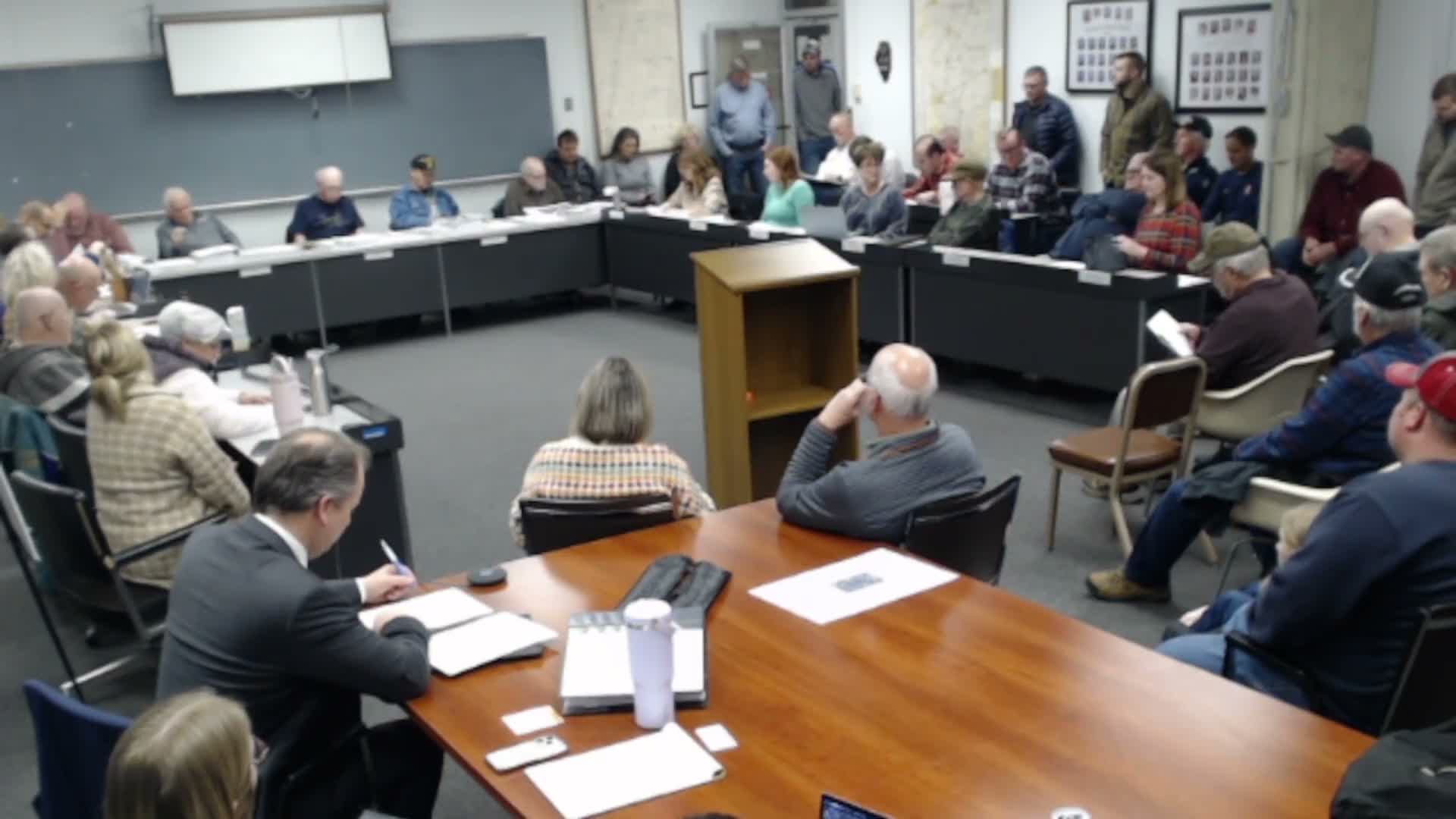 Iroquois County hears proposal for 398 MW 2 Road Solar project; residents press drainage, notice and buffer concerns