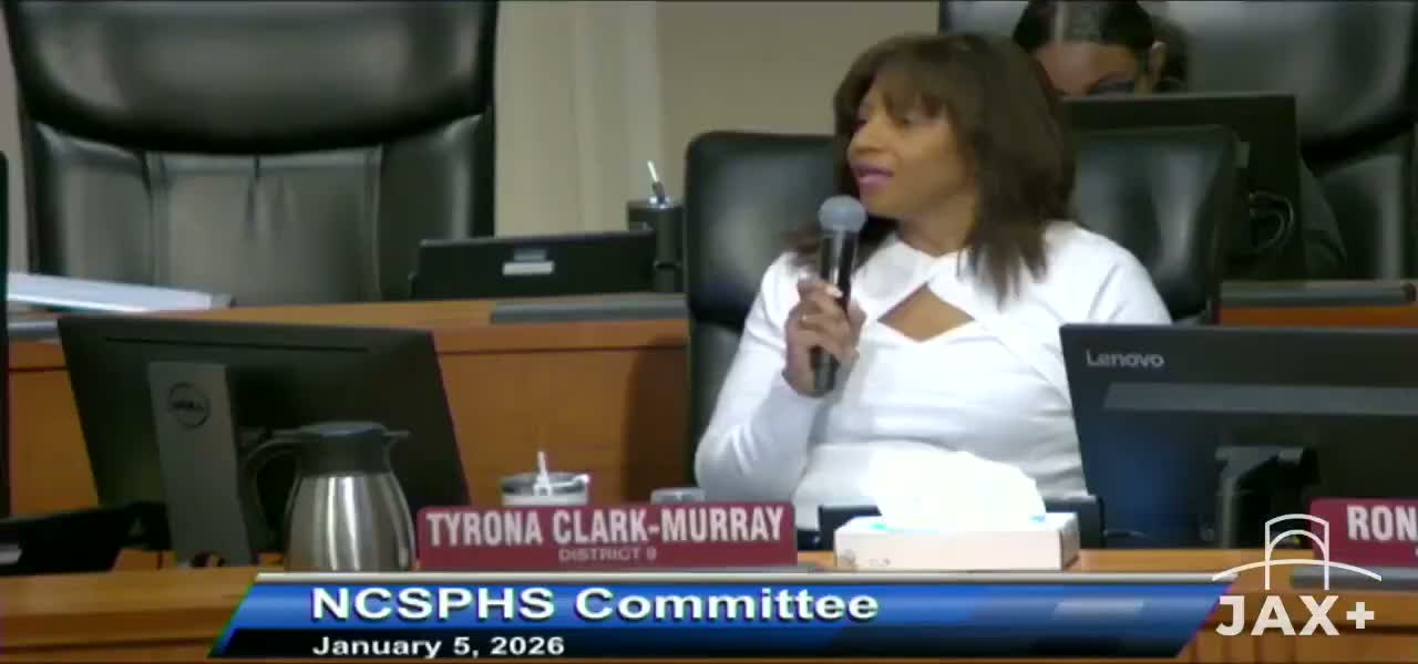 Neighborhoods committee tightens signage rules as it approves outdoor-dining dogs ordinance