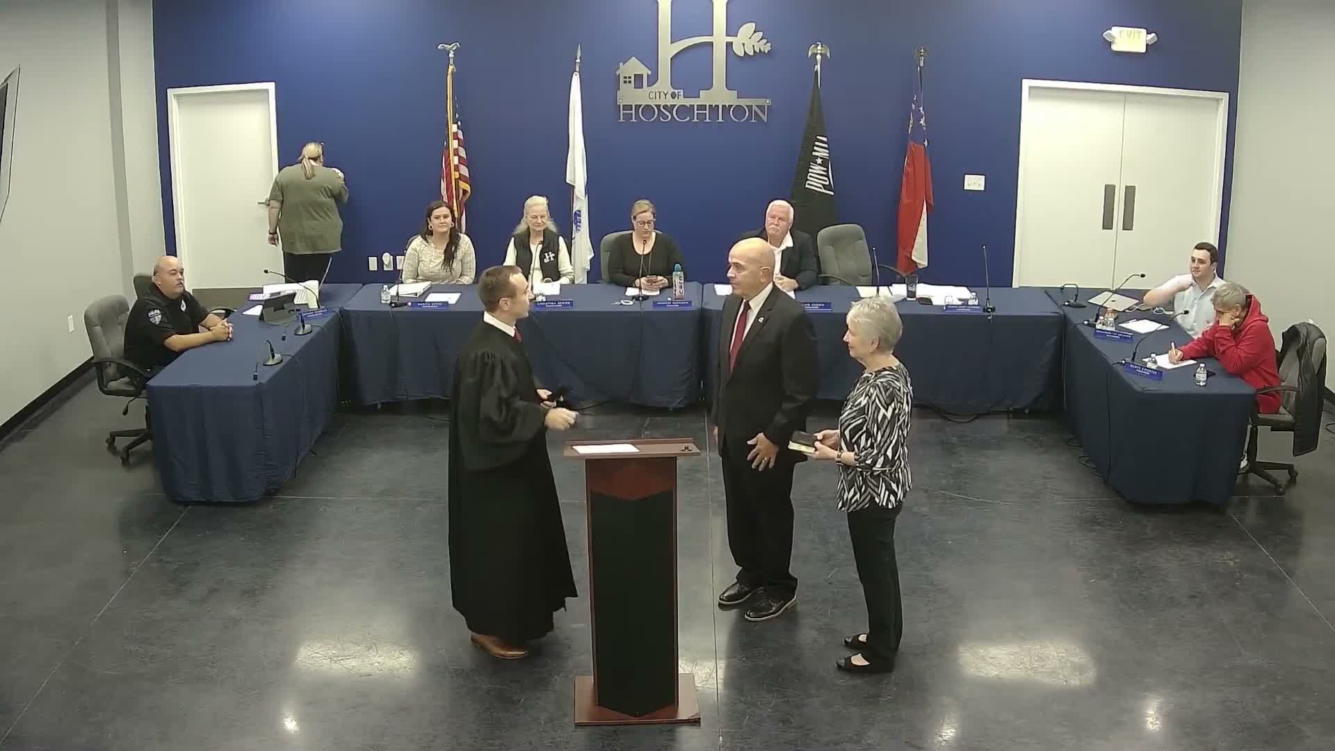 New Hoschton City councilmembers sworn in; council approves agenda