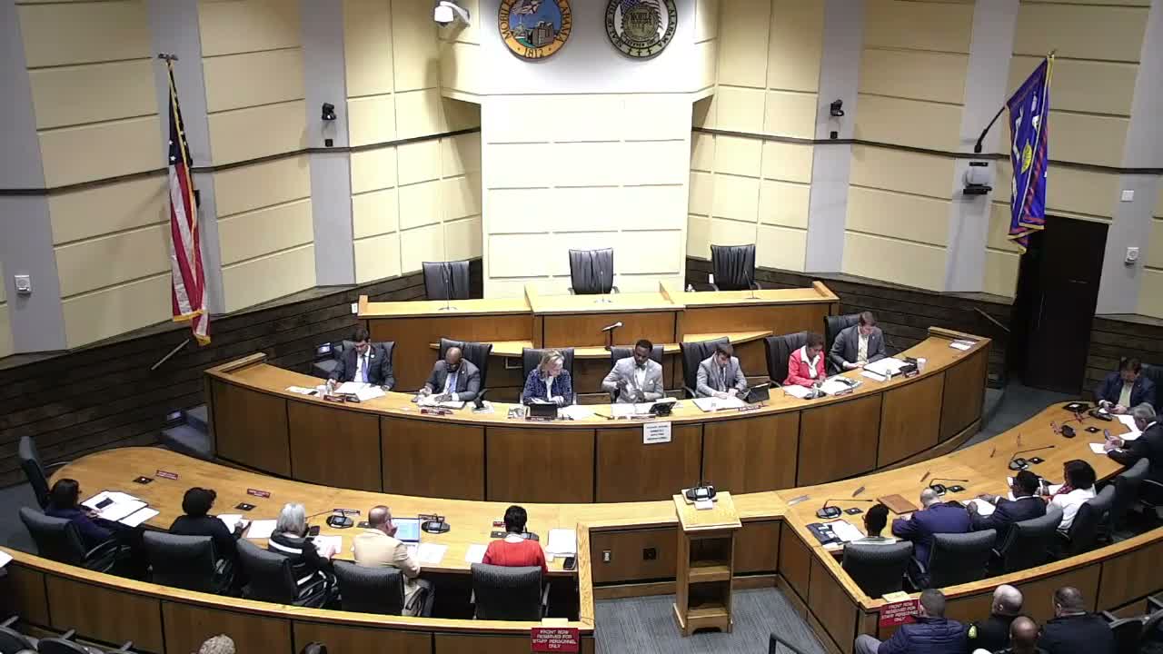 Resident presents 800-signature petition on animal neglect; animal-control staff say limits require state action, council schedules review