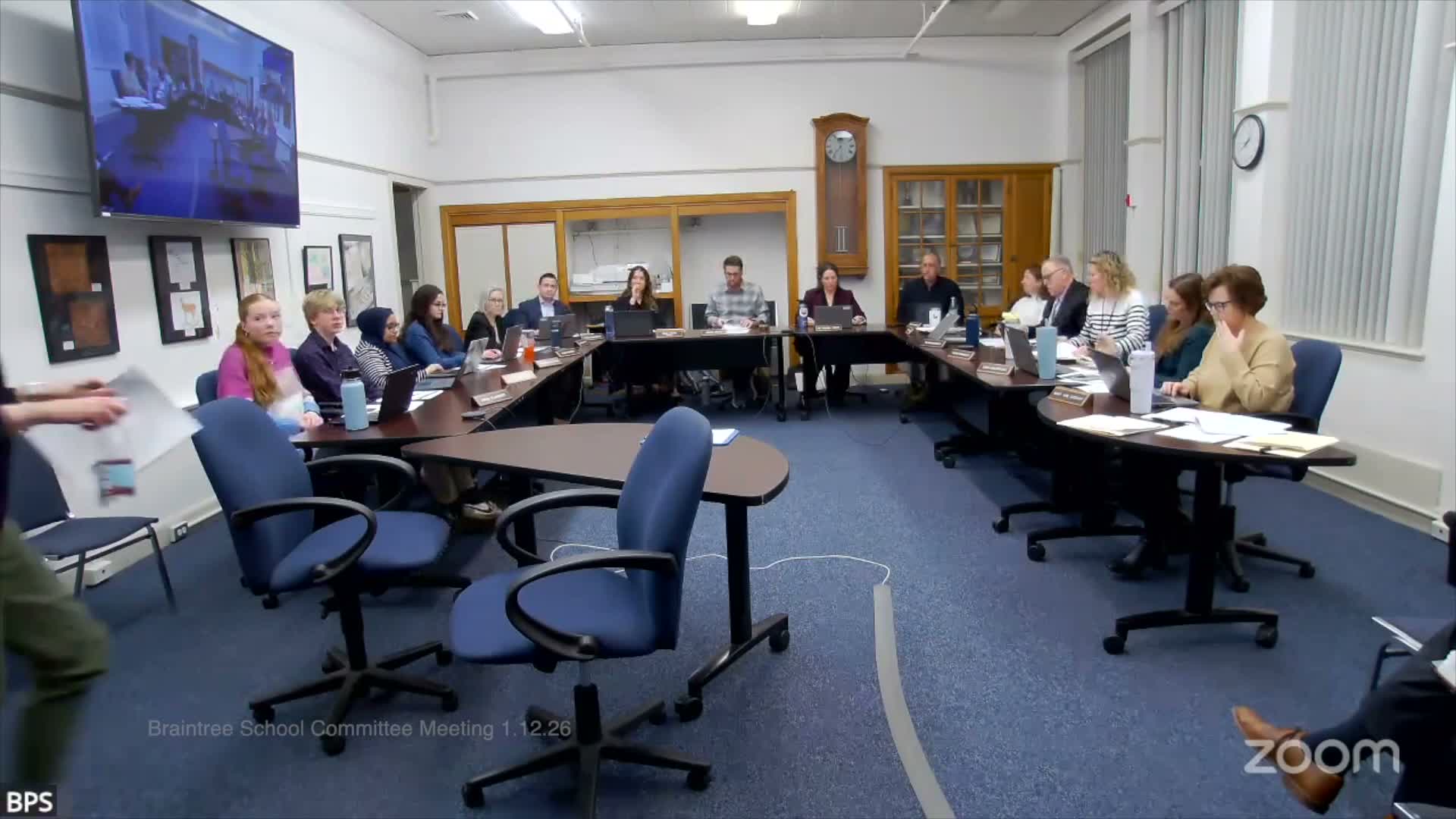 Consultants preview Braintree facilities dashboard, flag major deferred‑maintenance and options to reduce school footprint