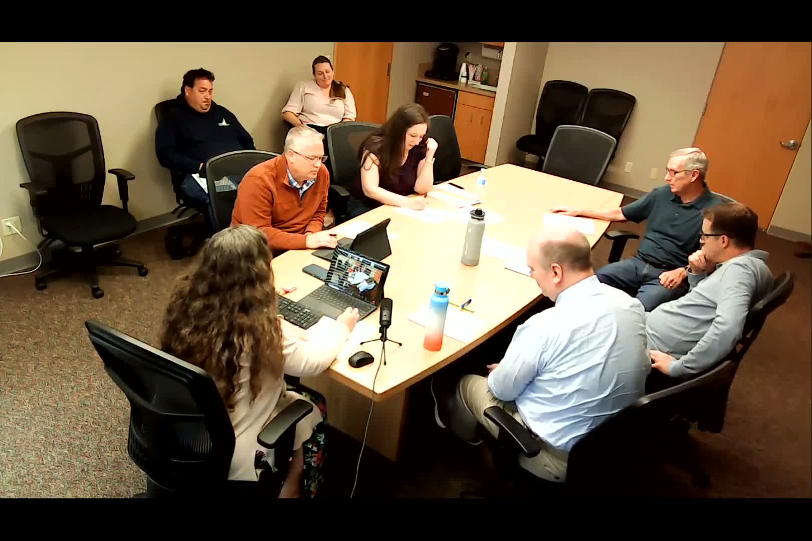 Oak Harbor park staff present $271,250 estimate for accessible playground; site, parking and restrooms remain unresolved