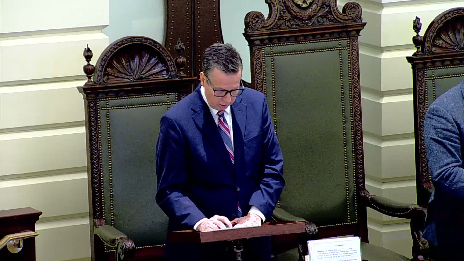 Senate adopts extension order to allow committee review of 58 bills through Jan. 31 after brief debate